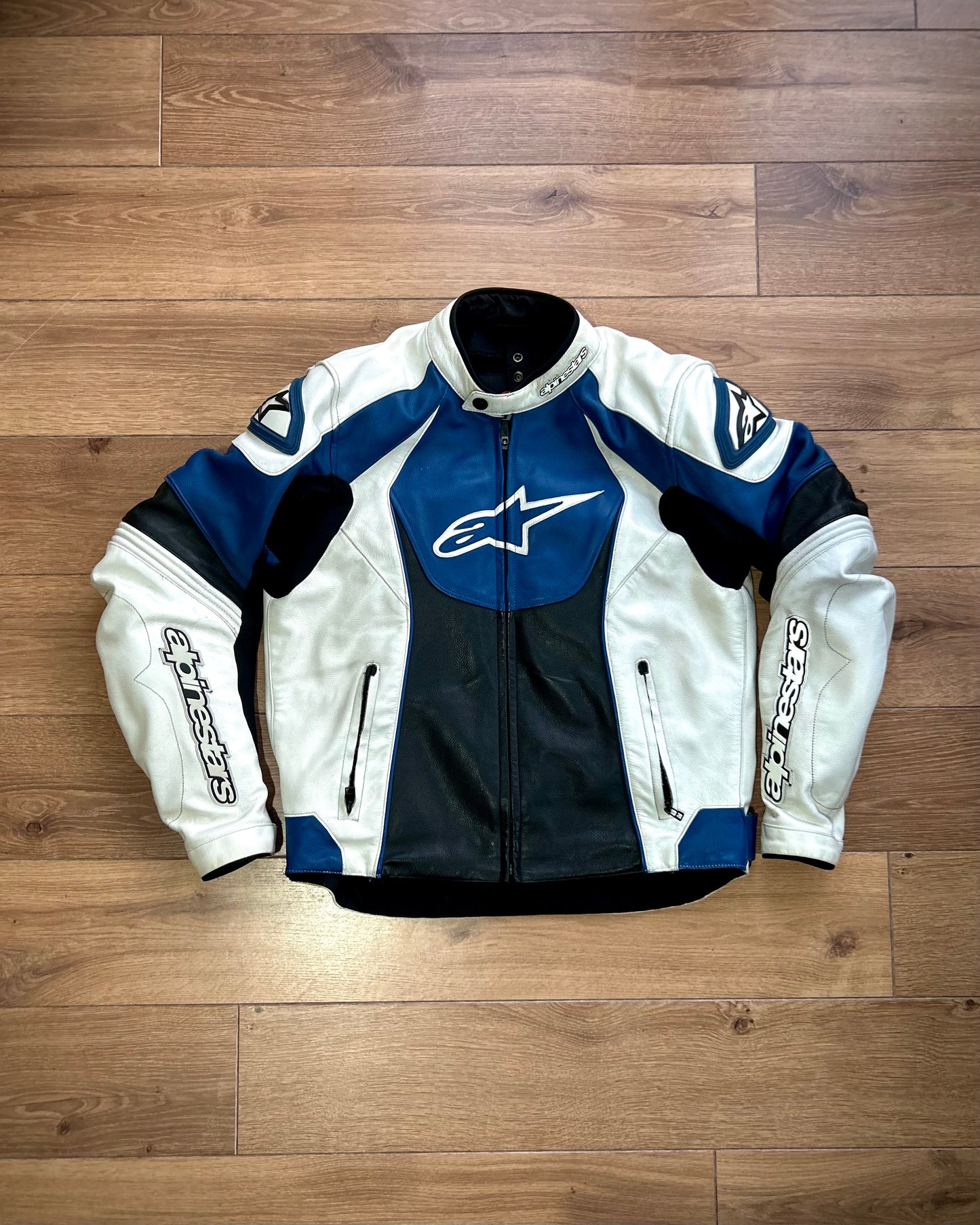 alpinestars white, blue & black padded leather biker jacket (M/L).