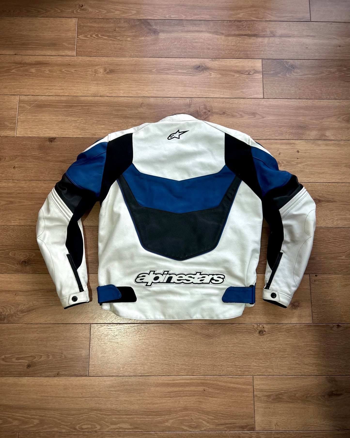 alpinestars white, blue & black padded leather biker jacket (M/L).