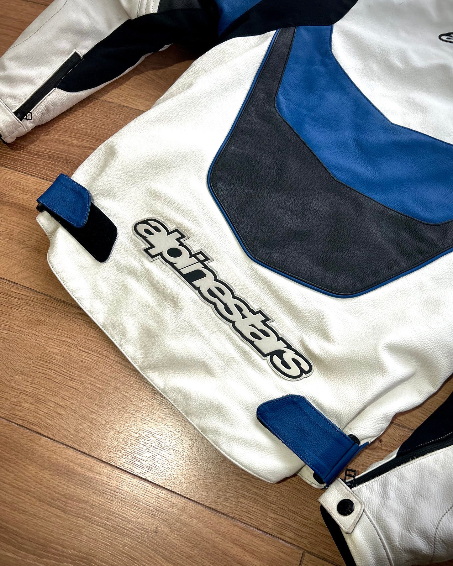 alpinestars white, blue & black padded leather biker jacket (M/L).