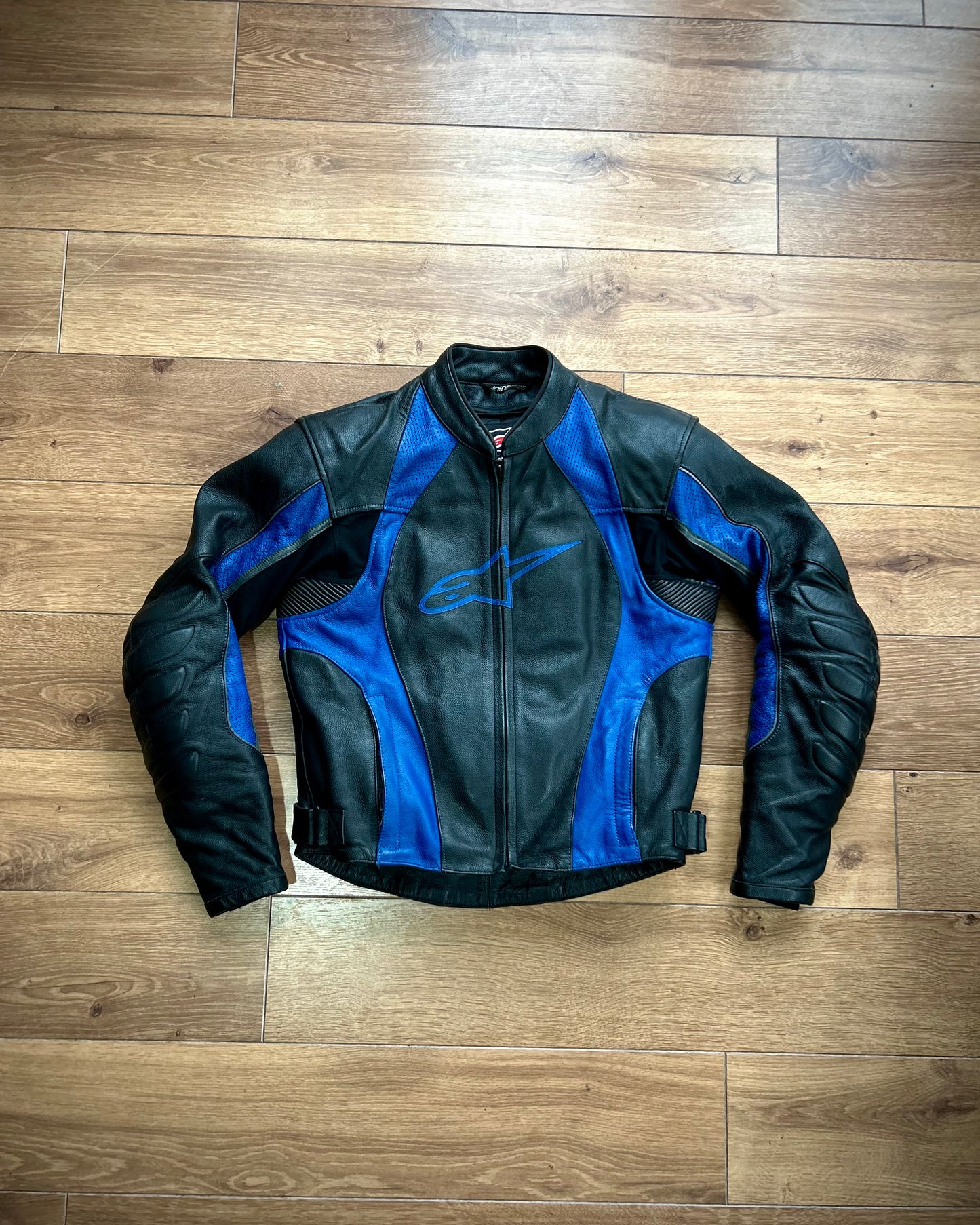 alpinestars black & blue padded leather biker jacket (M).