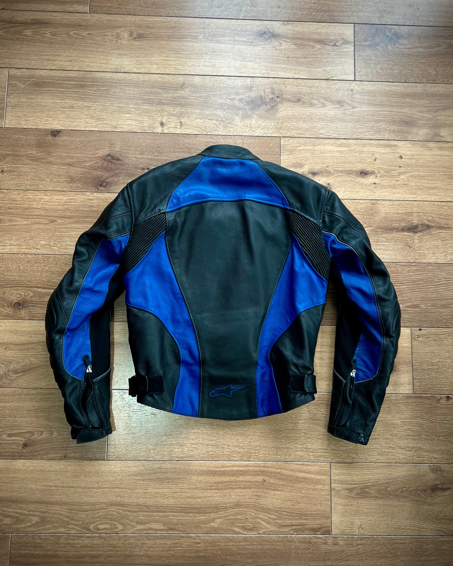 alpinestars black & blue padded leather biker jacket (M).