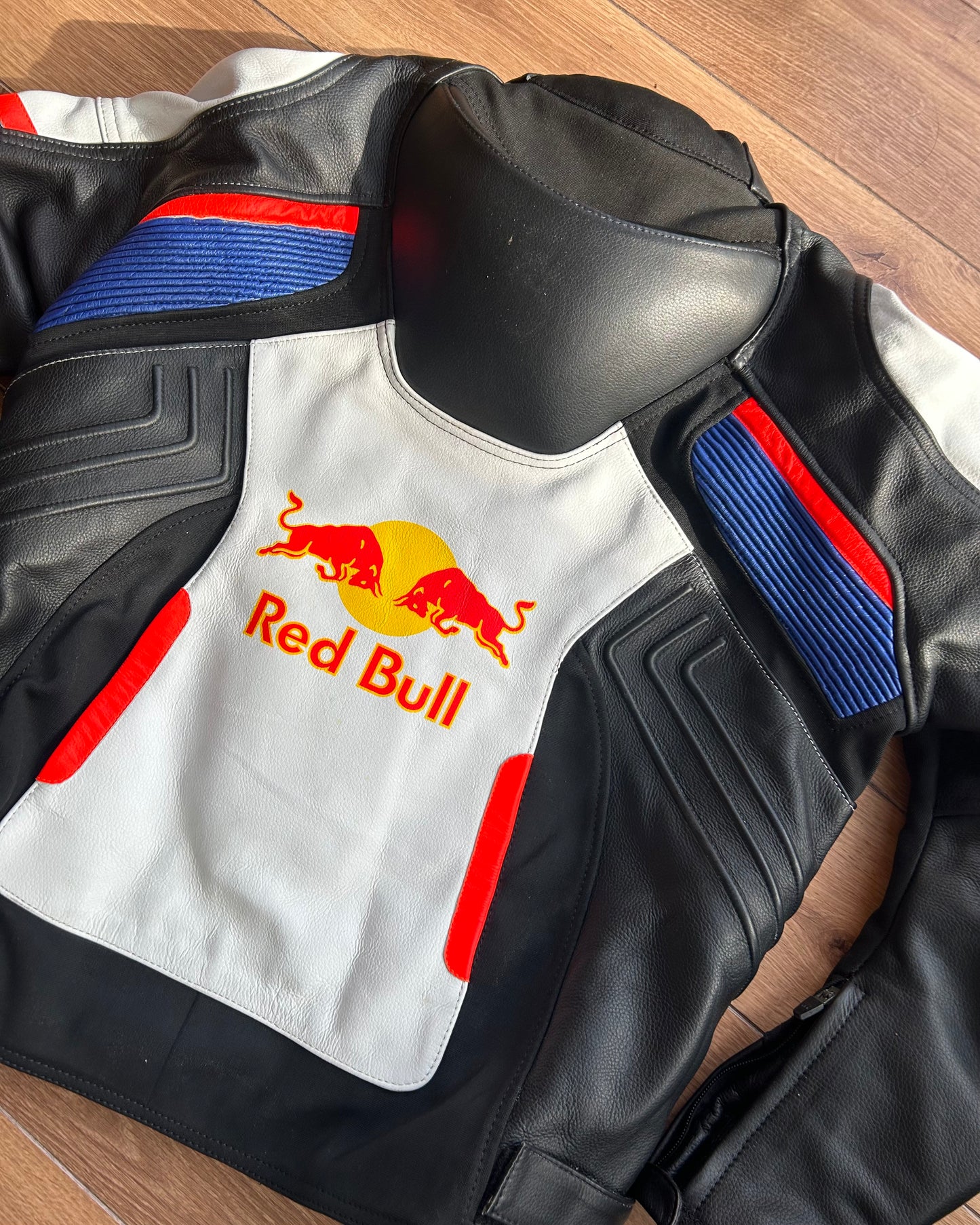 red bull racing leather biker jacket (M).