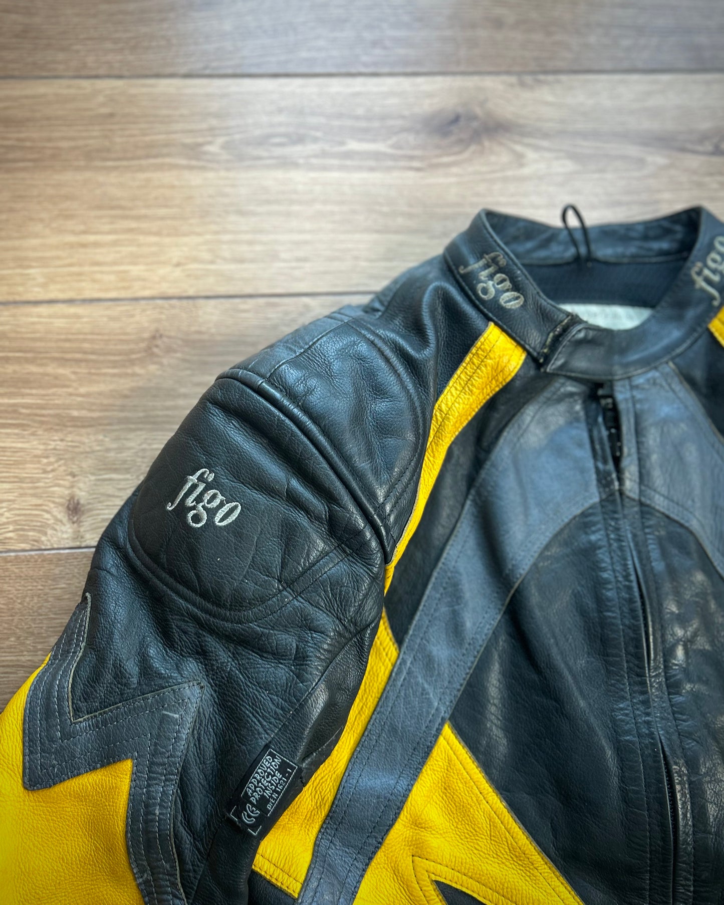 figo uk black & yellow leather padded biker jacket (S).