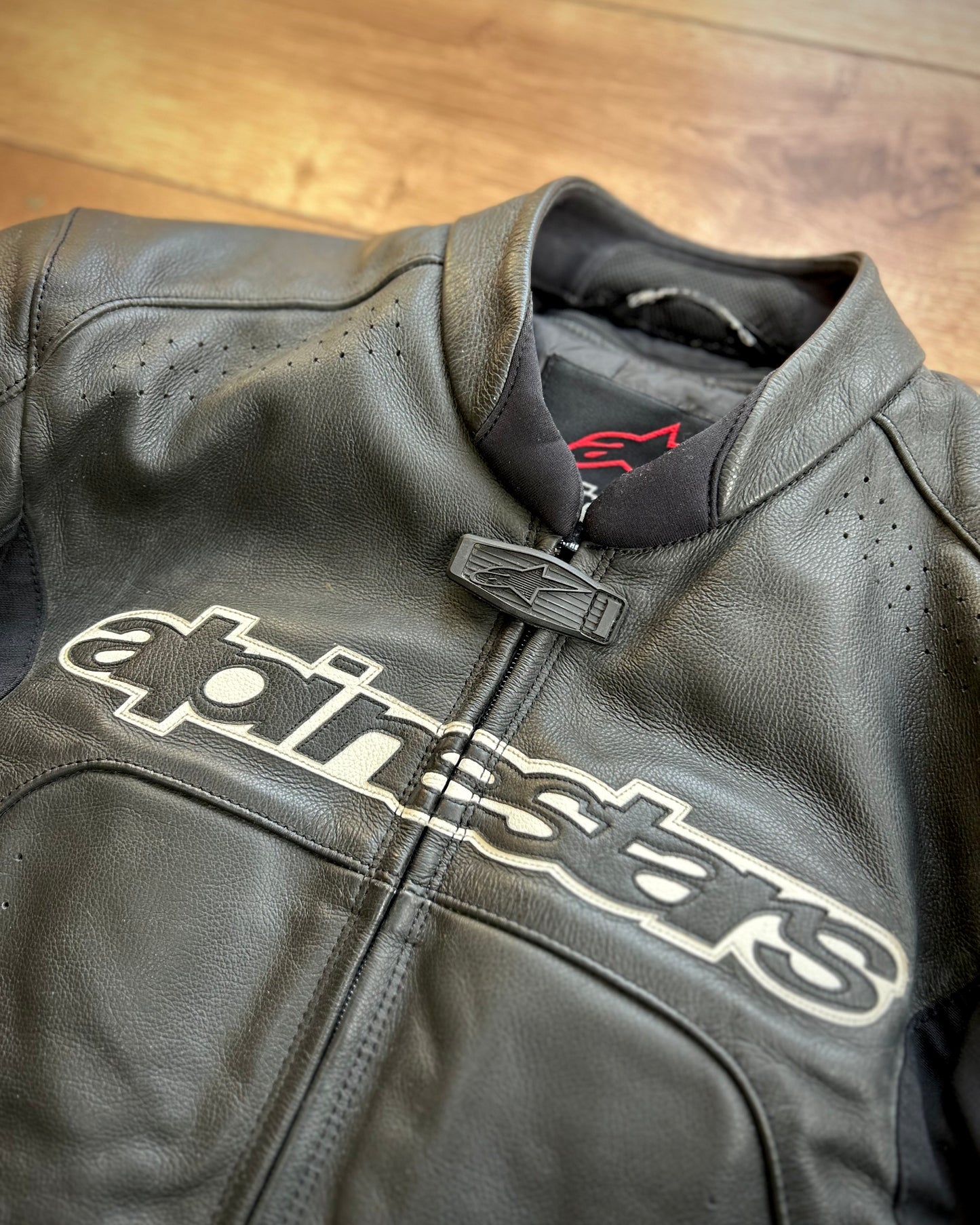 alpinestars black & white leather padded biker jacket (M).