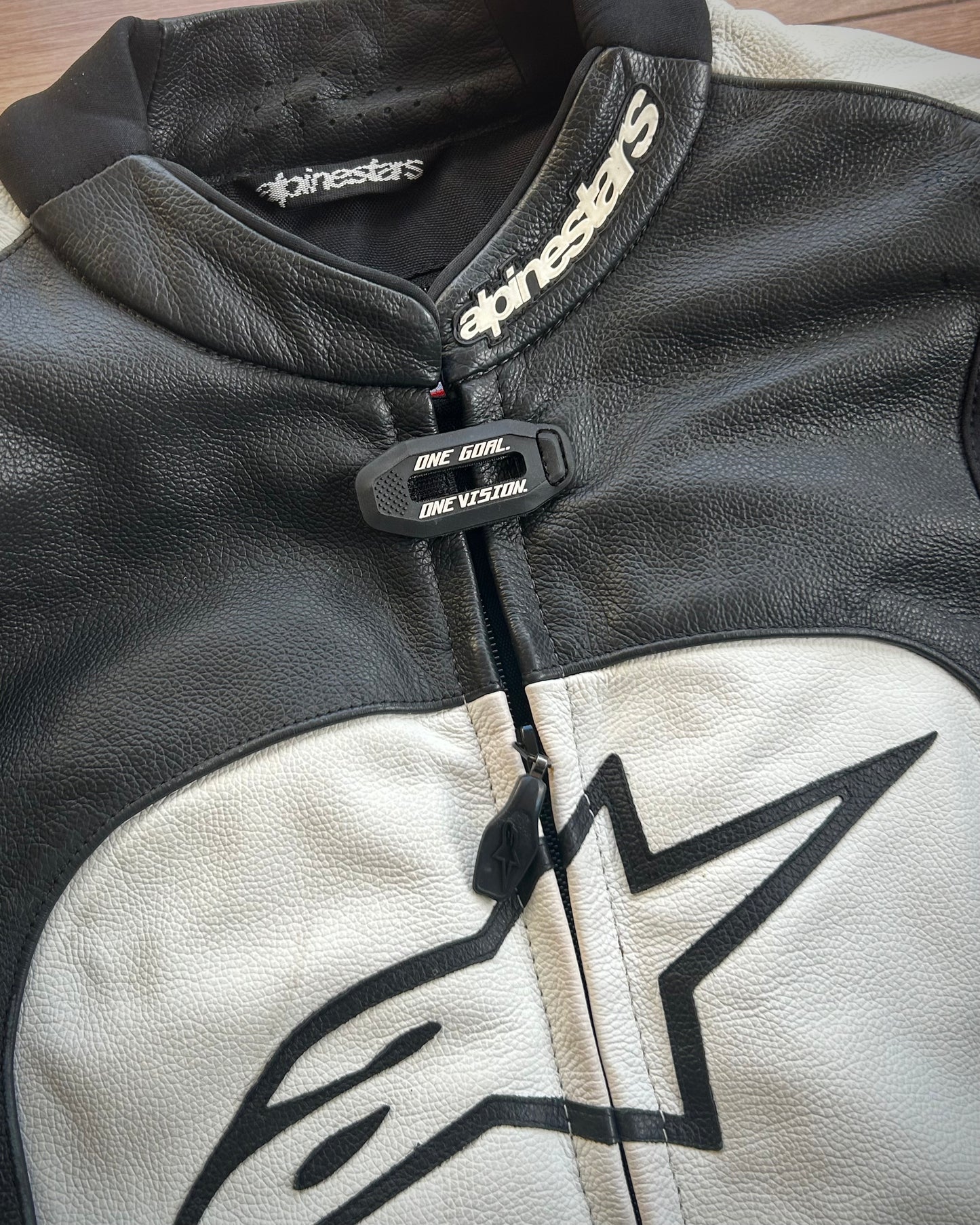 alpinestars white & black padded leather biker jacket (M).