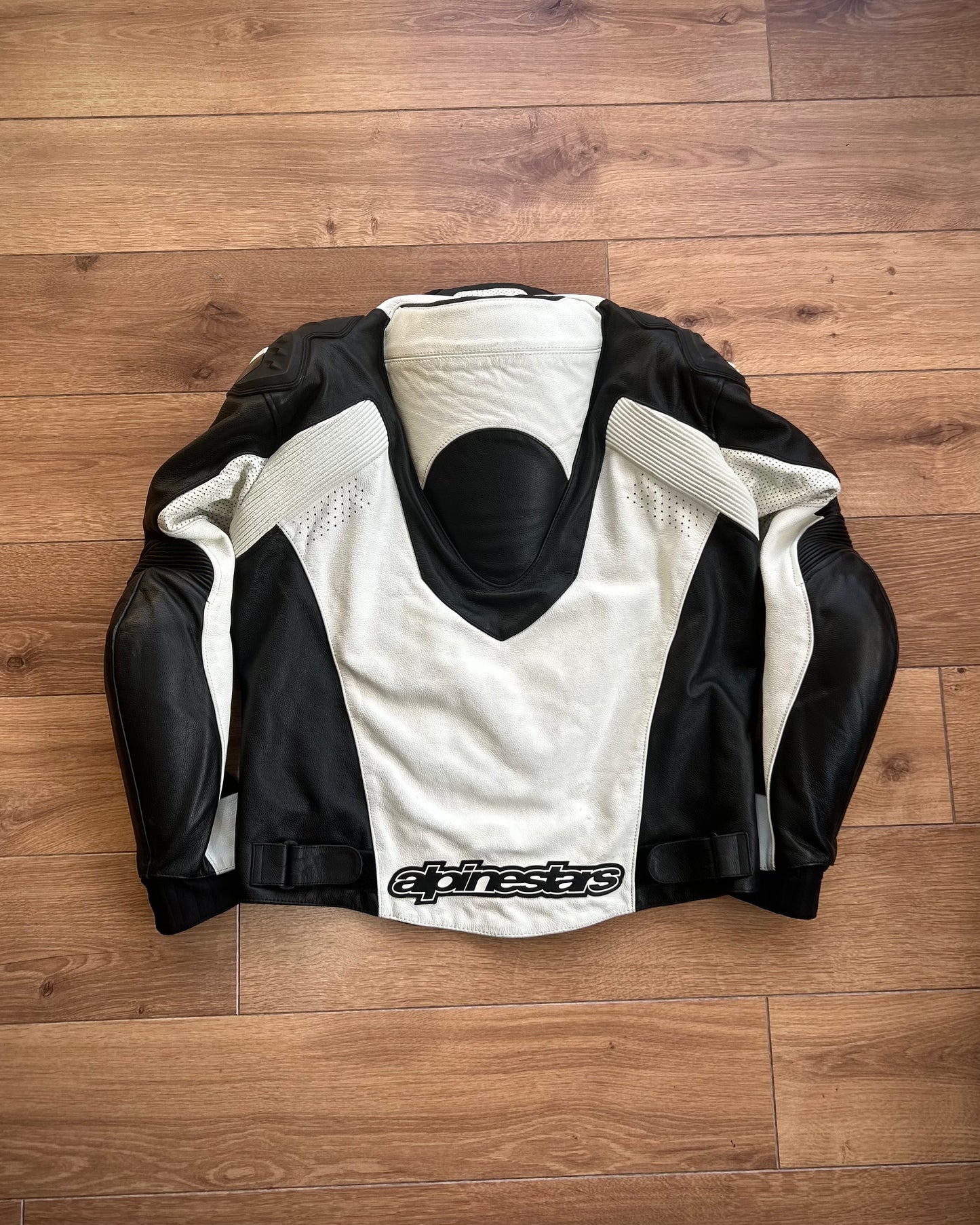 alpinestars white & black padded leather biker jacket (M).