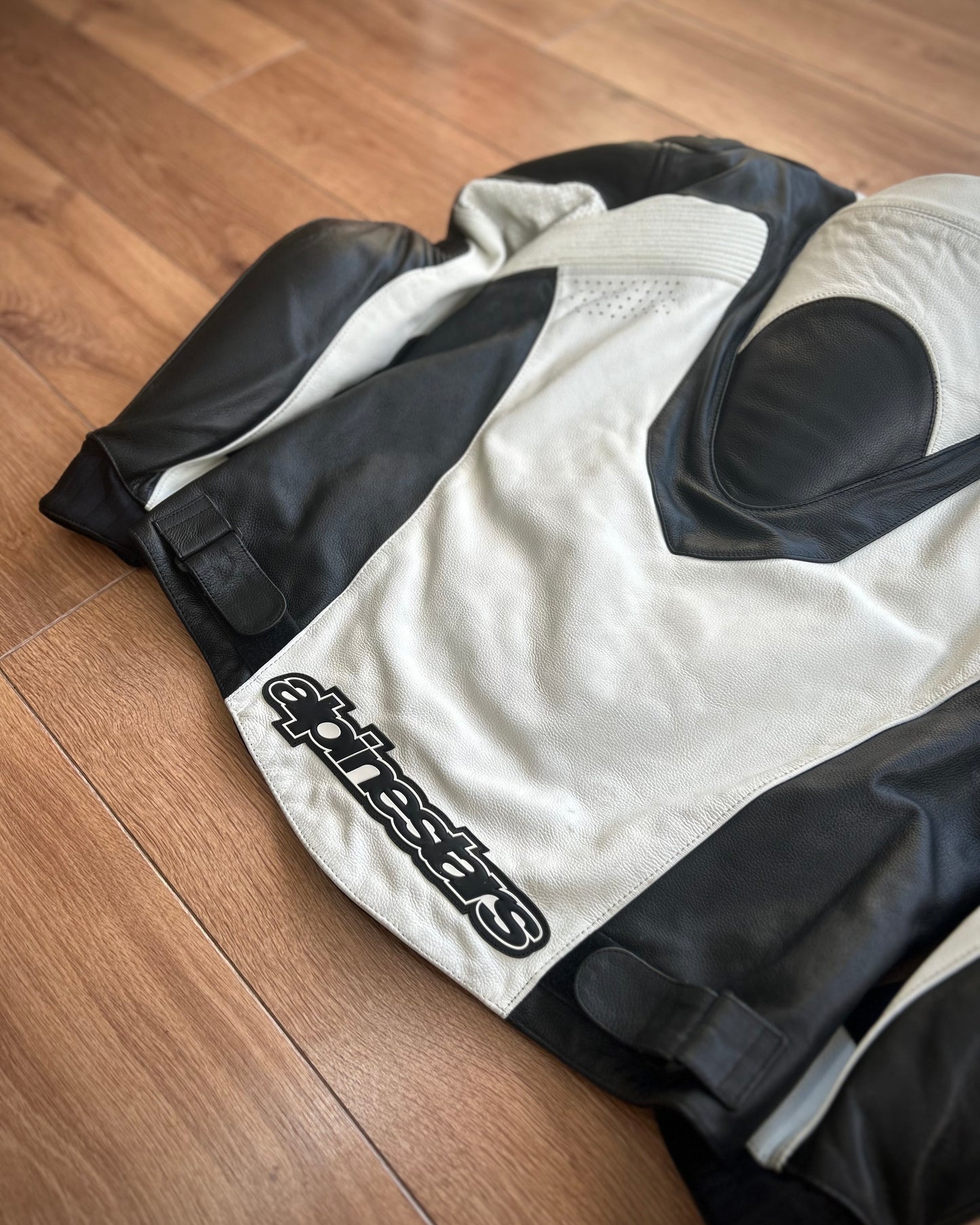 alpinestars white & black padded leather biker jacket (M).