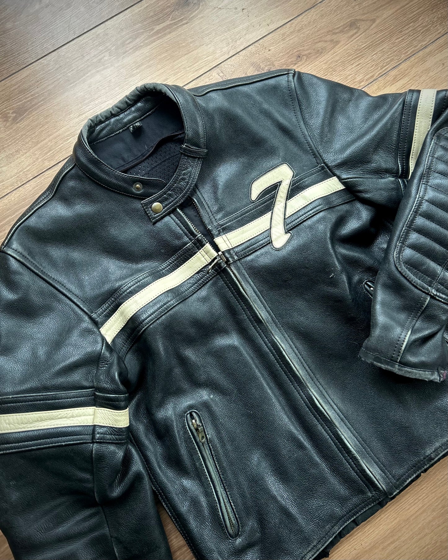 🇬🇧 frank thomas ‘7’ cafe racer leather jacket.