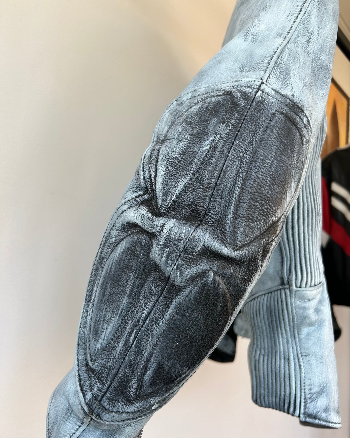 1/1 ‘eskimo racer’ leather biker jacket (L).