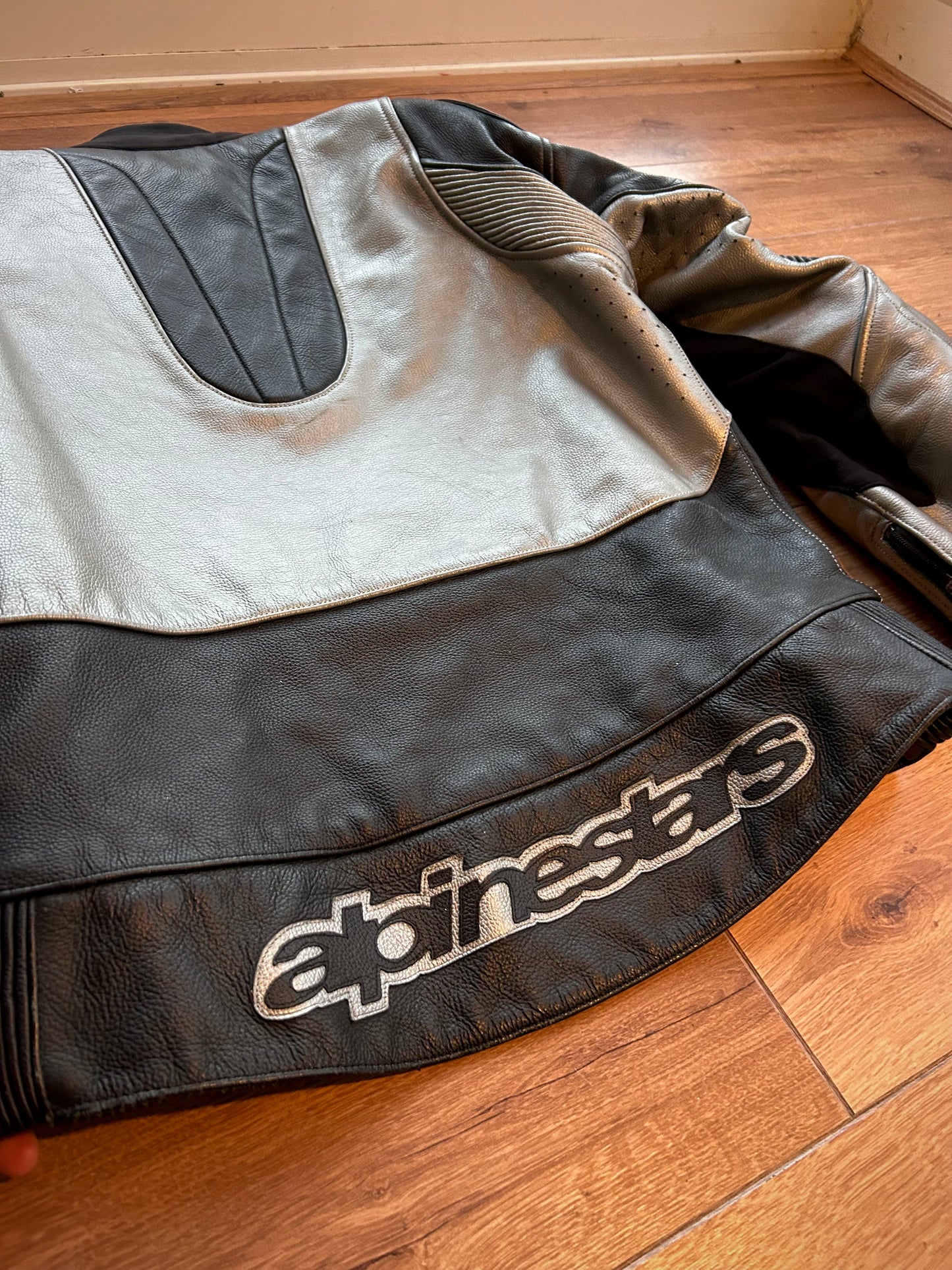 alpinestars black, silver, red leather biker jacket (M).